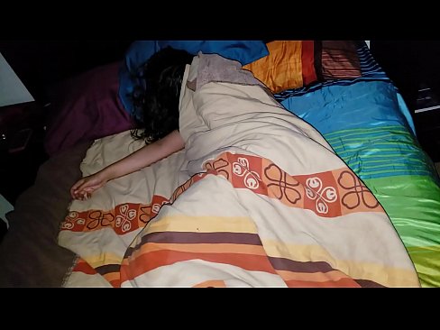 ❤️ सौतेनी आमा सुतेको बेला आफ्नी जवान सौतेनी आमालाई पिट्दै। ❤️ गुदा अश्लील ️❤